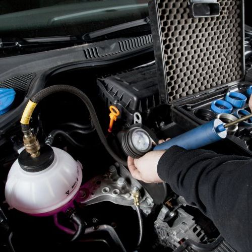 Car radiator leak – what do you do?
