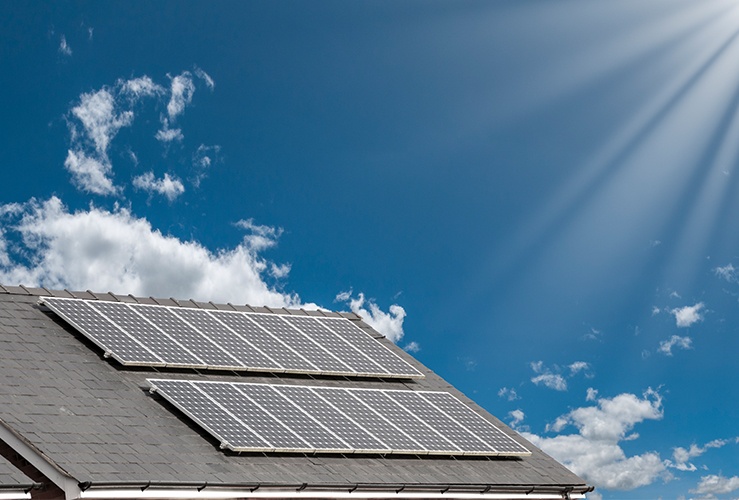 Labour pledges £250bn to make UK homes more energy efficient