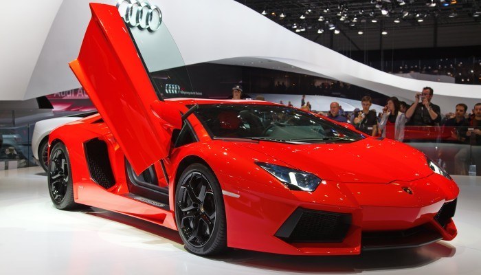 Lamborghini pelted with rock by angry resident